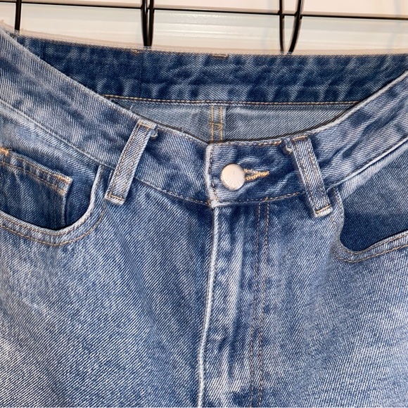 2 Pair High Wasted Jeans - Picture 3 of 10